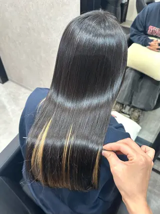 セミロング サワダ サトミのヘアスタイル