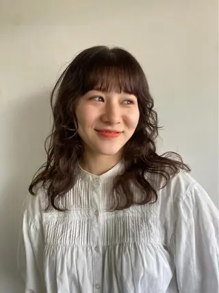 セミロング yuu/髪質改善 カラー🌛のヘアスタイル