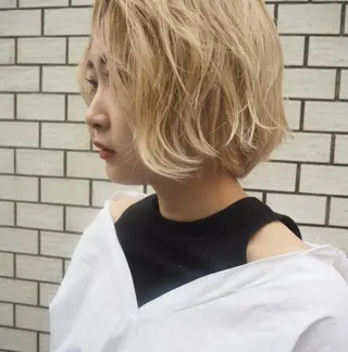 カラー 渡部凌我 小顔ウルフ ハイトーンカラーのヘアスタイル
