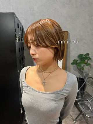 セミロング カラー ヘアアレンジ タイトボブ個性派カラ ーAKANEのヘアスタイル