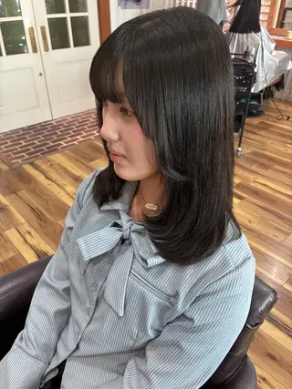 ミディアム 秋田弥生 /縮毛矯正/艶カラーのヘアスタイル