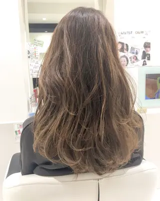 カラー MERu/高橋裕之 /レイヤー/艶カラーのヘアスタイル
