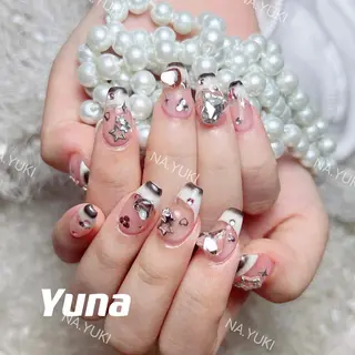 ネイル 🦋 Queenieのネイルデザイン