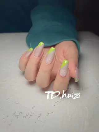 セミロング めぐみのネイルサロン スタッフ練習のネイルデザイン