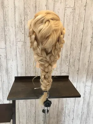 セミロング ヘアアレンジ Blanco Color&Careのヘアスタイル