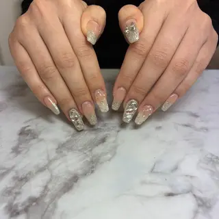 salon UNE LMA見習いスタッフのネイルデザイン