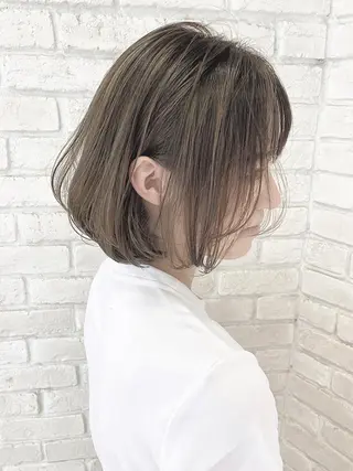 ショート あやか 白髪ぼかしハイライトのヘアスタイル