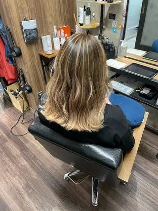 セミロング Lull1人美容室 バレイヤージュのヘアスタイル