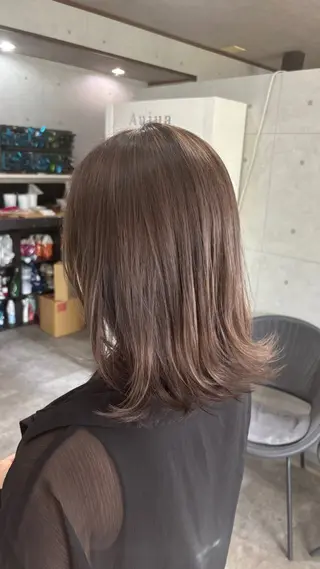 ミディアム REVE 美容室のヘアスタイル