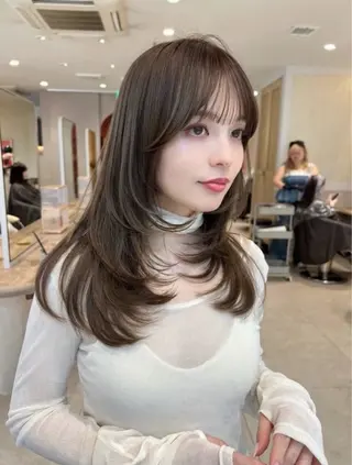 セミロング レイヤーカット 新川栄一朗のヘアスタイル