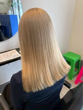 セミロング カラー LUCK ユナのヘアスタイル
