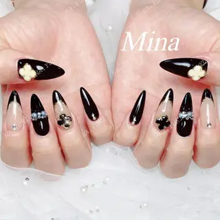ネイル 🦋 Queenieのネイルデザイン