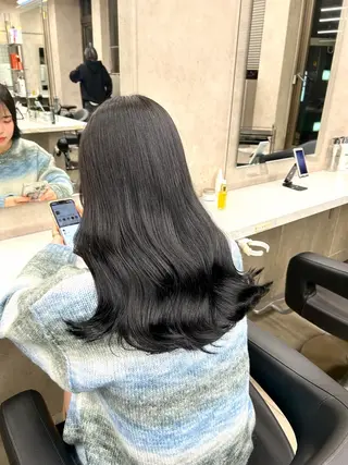 セミロング カラー パーマ ヘアアレンジ メンズ 🦋韓国レイヤー｜ 透明感グレージュ🦋のヘアスタイル