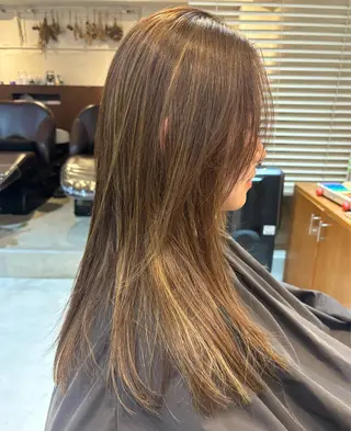 セミロング カラー ファッションに 溶け込むstyleのヘアスタイル