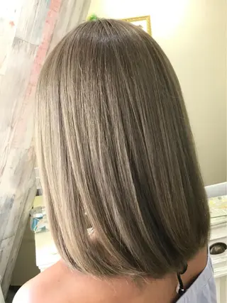 ミディアム カラー 艶髪🫧髪質改善 縮毛矯正✨影山湧市のヘアスタイル