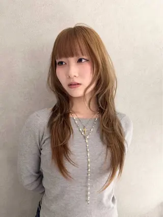 ロング ハイトーンカラー 🌟 ミキのヘアスタイル