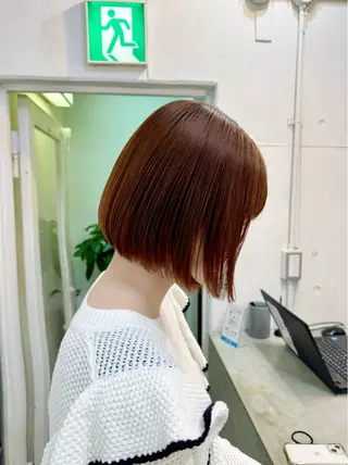 ミディアム 顔まわりレイヤー 透明感カラー🩵🩵のヘアスタイル