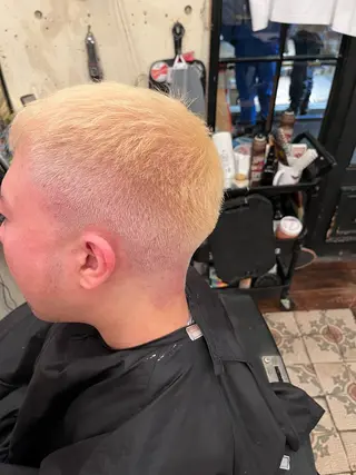 カラー 加賀谷 英多のヘアスタイル