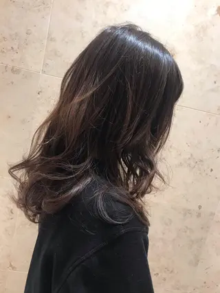 ロング 渡辺 由佳のヘアスタイル