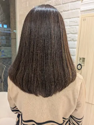 カラー ロング 佐々木 萌のヘアスタイル