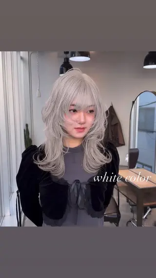セミロング カラー 💜ハイトーン💛 マジカルかいちゃんのヘアスタイル