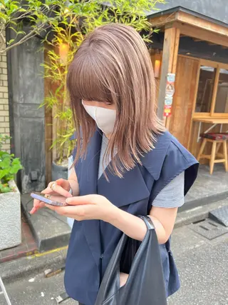 ミディアム カラー 顔周りレイヤーカット ブリーチminamiのヘアスタイル