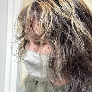 ミディアム カラー パーマ 塩崎 春香のヘアスタイル