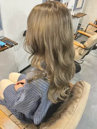 セミロング 川尻 詩織のヘアスタイル