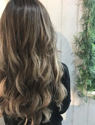 ロング カラー パーマ 大阪レミーエクステ チビ編み込みのヘアスタイル