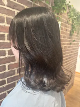 ミディアム 新井 菜摘のヘアスタイル