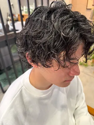 ミディアム パーマ バレイヤージュ ブリーチ特化のヘアスタイル