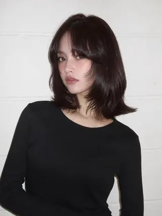 セミロング カラー REMI上品な大人の レイヤー・パーマのヘアスタイル