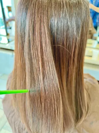 ロング EARTH岩楯 優貴のヘアスタイル