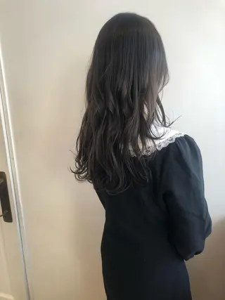 ロング カラー MIOベージュカラー 柔らかいカラーのヘアスタイル
