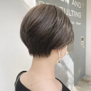 ショート パーマ ネイル ハイトーンボブ 前田 表参道　グレージュのヘアスタイル
