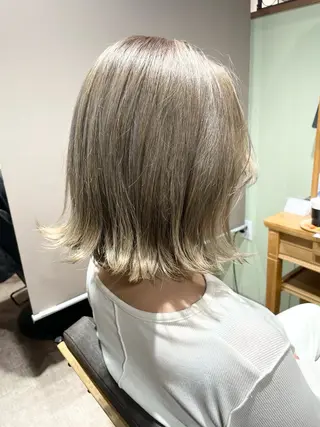 ミディアム カラー 濱本 樹蘭のヘアスタイル