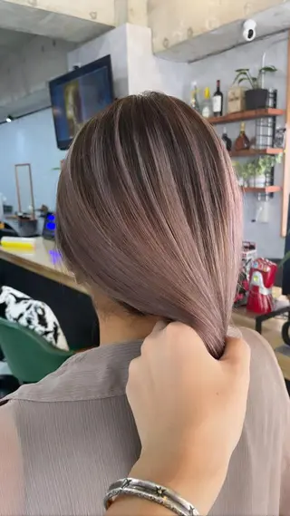 セミロング andKおもろまち店 艶ダブルカラー✨のヘアスタイル