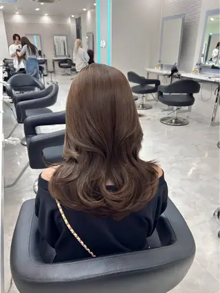 セミロング カラー 佐藤 笑瑠のヘアスタイル