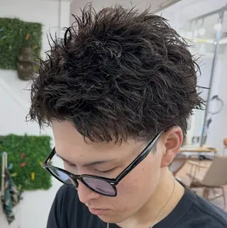 ショート カラー パーマ メンズ メンズ特化✂️ 小枝 優生のヘアスタイル