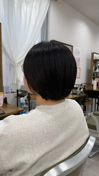 ショート ニシザカ マナのヘアスタイル