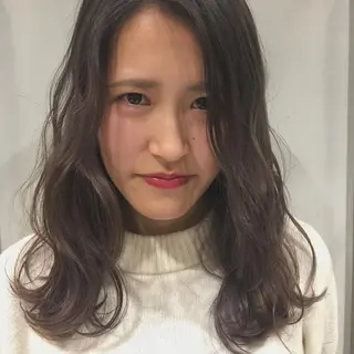 ロング カラー 荒木 依莉亜のヘアスタイル