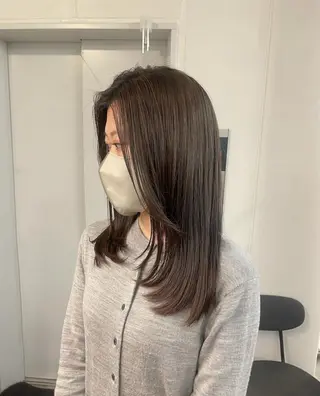 セミロング 顔まわりレイヤー 透明感カラー🩵🩵のヘアスタイル