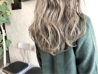 ロング カラー 顔周りレイヤーカット ブリーチminamiのヘアスタイル