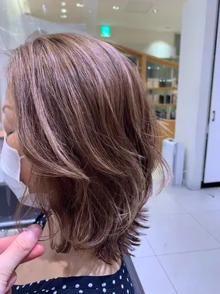 ミディアム ARMONY秋山輝也 コテ巻き風パーマ特化のヘアスタイル