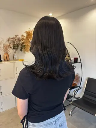 ミディアム カラー 牧野 花夏のヘアスタイル