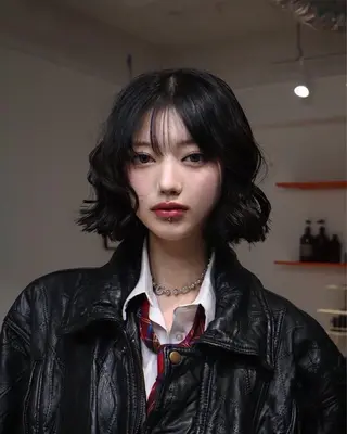 ミディアム ヘアアレンジ レイヤー/ブリーチ iwamiya岩見谷のヘアスタイル