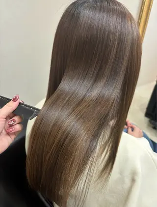 ミディアム カラー LOCO Aikaのヘアスタイル
