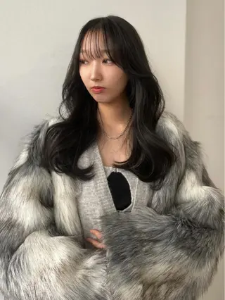 ロング 韓国ヘア レイヤーカットのヘアスタイル