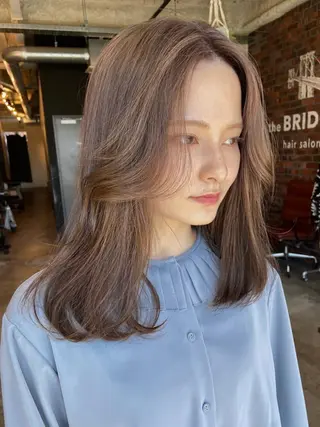 セミロング カラー 透け感カラー/ momo🦕のヘアスタイル