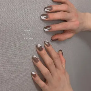 ミディアム ネイル Blowe ニュアンスのネイルデザイン
